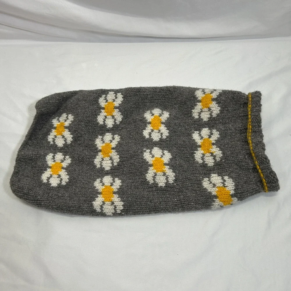Chillydog Small/Medium Dog Sweater Handmade‎ 100% Wool Gray Daisies Flowers